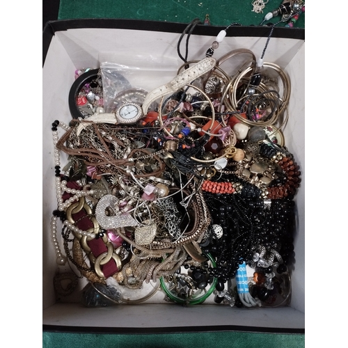 367 - Selection of Vintage Costume Jewellery and Watches