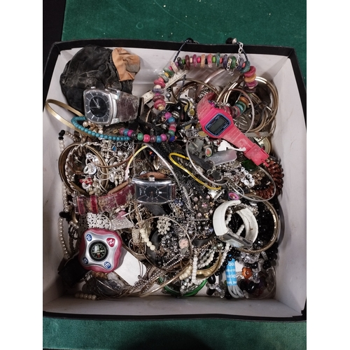 367 - Selection of Vintage Costume Jewellery and Watches