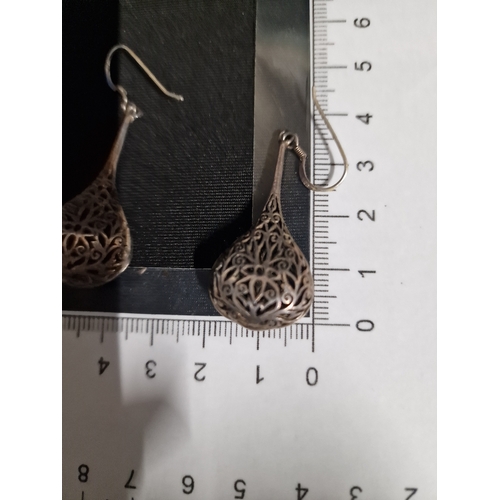 398 - A pair of sterling silver 925 drop earing