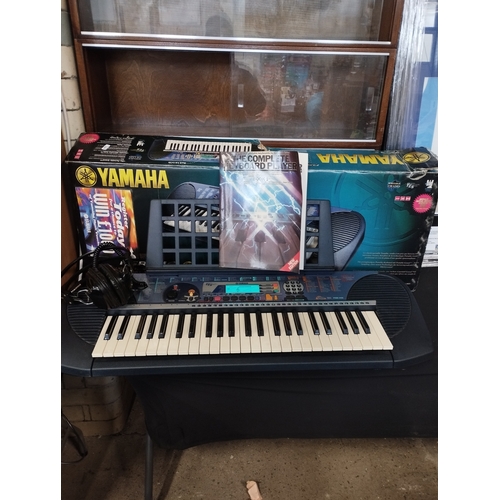 Yamaha PSR140 Electric Keyboard with Book and Headphones. Tested for
