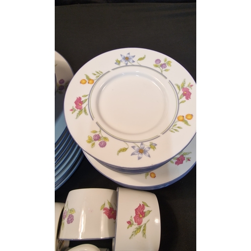 11 - A 46 pieces  of Villa Alba 1991 porceline fine china JMP Newcor diner service