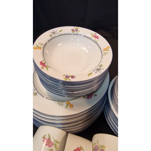 11 - A 46 pieces  of Villa Alba 1991 porceline fine china JMP Newcor diner service