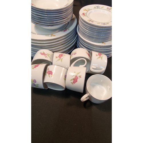 11 - A 46 pieces  of Villa Alba 1991 porceline fine china JMP Newcor diner service