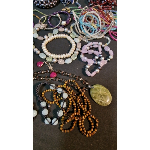 41 - A large quantity of various gems stones.  Included Jade, tigers eye, rose quartz and amethyst.  Some... 