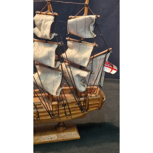 47 - Mini had made model ship of the Mayflower.
24x22cm