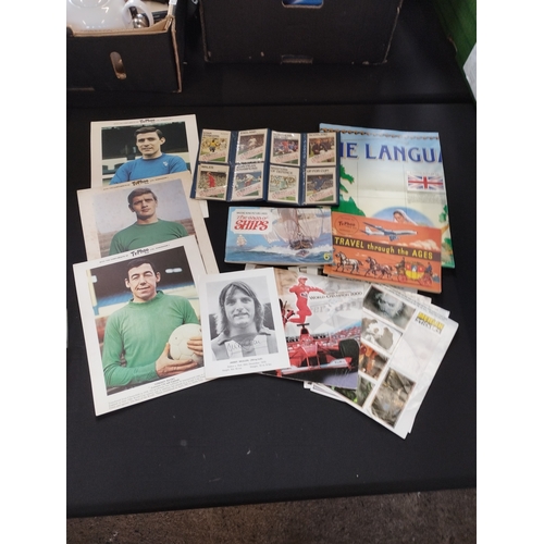 187 - Huge Collection of Vintage Collectable Trading Cards and Albums. Incs
Manchester United
Liverpool
Pr... 