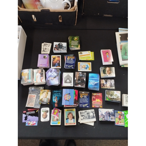 187 - Huge Collection of Vintage Collectable Trading Cards and Albums. Incs
Manchester United
Liverpool
Pr... 