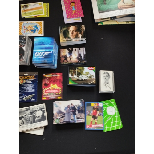 187 - Huge Collection of Vintage Collectable Trading Cards and Albums. Incs
Manchester United
Liverpool
Pr... 