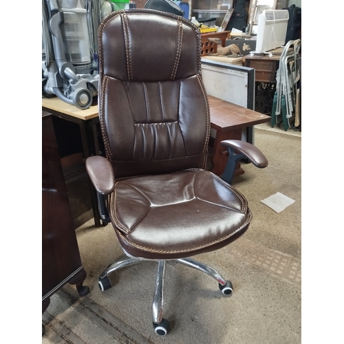 262 - Leather Swivel Office Chair