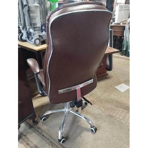 262 - Leather Swivel Office Chair