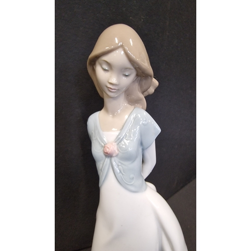 318 - A vintage Nao lady figurine 