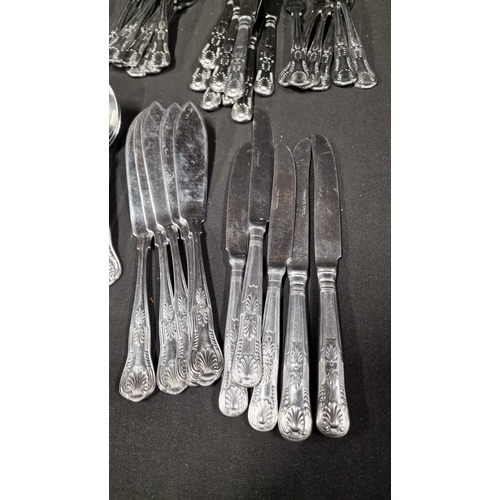 344 - A large collection of Lancaster and sunnex stainless steel cutlery