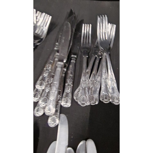 344 - A large collection of Lancaster and sunnex stainless steel cutlery