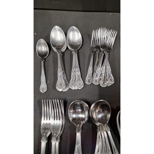 344 - A large collection of Lancaster and sunnex stainless steel cutlery