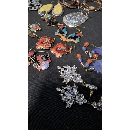 423 - A selection of high quality costume earings.  All paired includes cloisonne