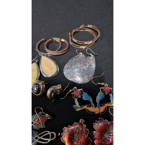 423 - A selection of high quality costume earings.  All paired includes cloisonne