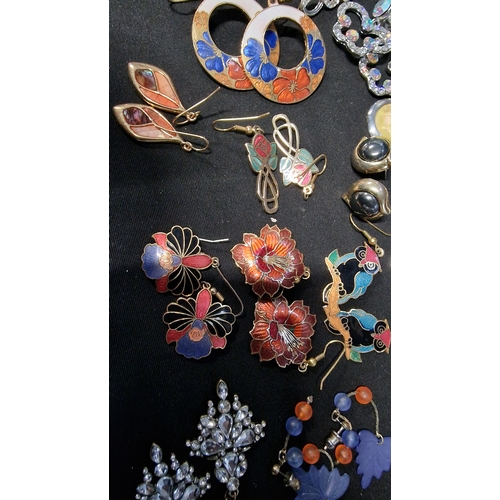 423 - A selection of high quality costume earings.  All paired includes cloisonne