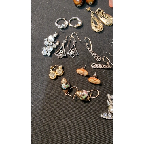 424 - Approximately 20 pairs of costume and sterling silver earings.