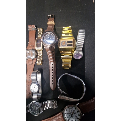 428 - A selection of men's and ladies various watches