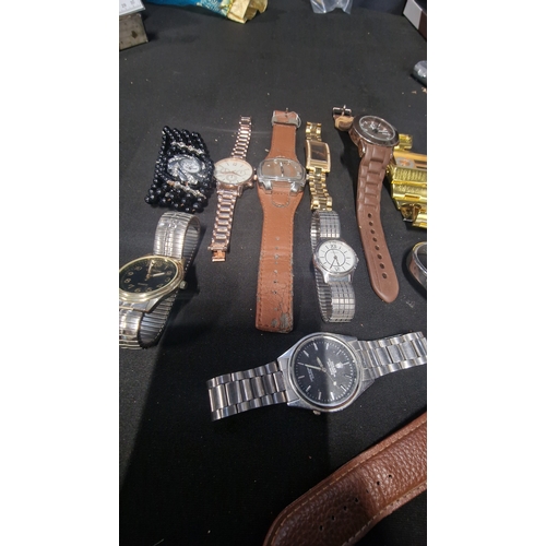 428 - A selection of men's and ladies various watches