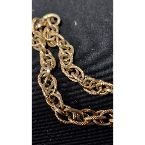 452 - Ladies unique 9ct gold bracelet.
Weight approximately 6.84g