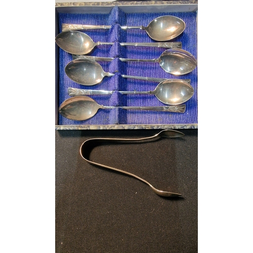 461 - A set of sterling 950 silver spoons (x6) and a sterling silver 925 sugar prongs