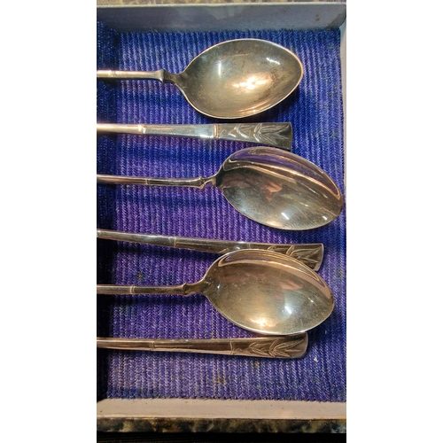 461 - A set of sterling 950 silver spoons (x6) and a sterling silver 925 sugar prongs