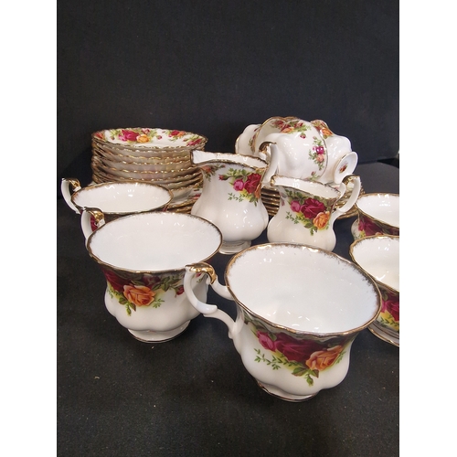 6 - A collection of 32 pieces of Royal Albert old Country Rose. Tea cups, sauces, plates, serving plate,... 