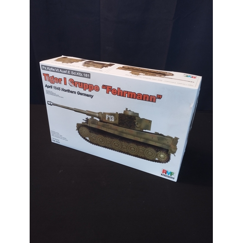 176 - RYE FIELD MODEL 5005 - 1:35 Tiger I Gruppe Fehrmann Model Tank Kit