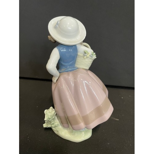 26 - Lladro 'Sweet Scent' 5221 Figurine VGC