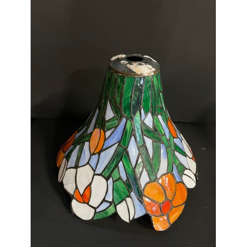 52 - Tiffany Style Leaded Lampshade