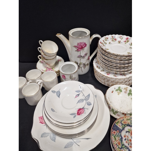 141 - A mix selection of fine chine services. Includes Wedgewood wild strawberry, Royal Albert and Foley