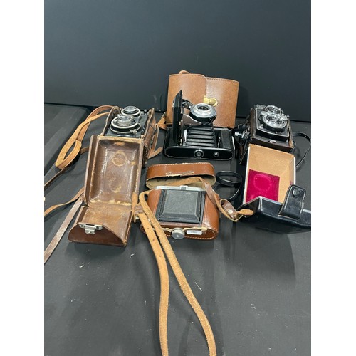 198 - Selection Of Vintage Cameras Inc Yashica, Kershaw & voigtlander