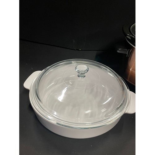 232 - Swan Slow Cooker & 24cn Oven Dish