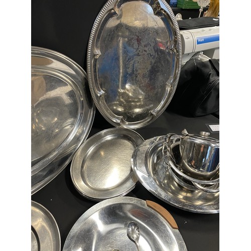 238 - Selection of Mixed Stainless Tablewear