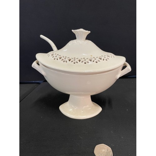 332 - Royal Creamware Classics Sauce Tureen