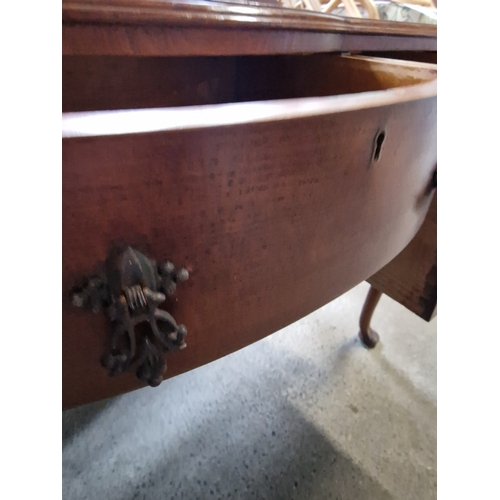 395 - Solid wood vintage dressing table.