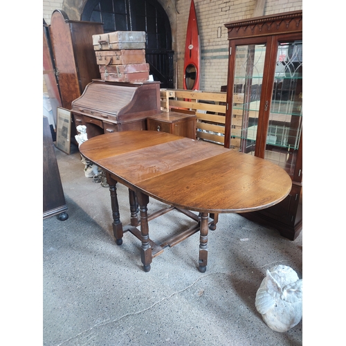 406 - Large vintage gate leg folding Mahogany dining table