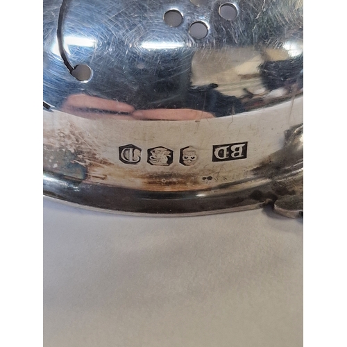 415 - Sterling silver tea strainer 35.10g approximately