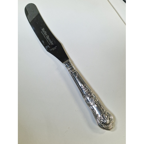 416 - Sterling silver handled butter / cheese knife.