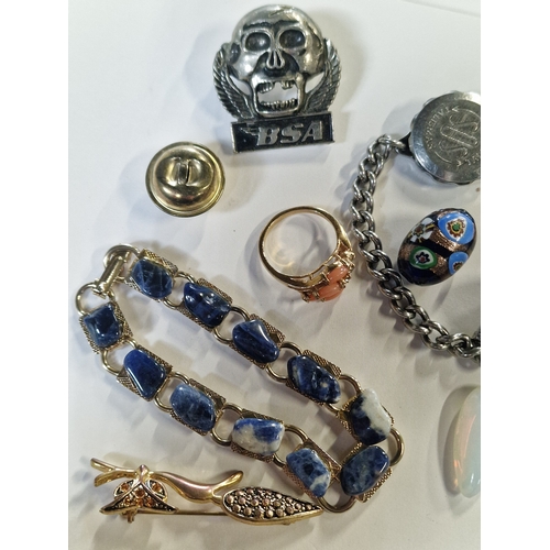 420 - A selection of various pieces of costume jewellery