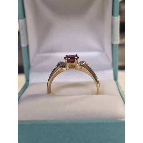 424 - 9ct gold ring with a red garnet stone.
Size R.  Approximately 2.83g