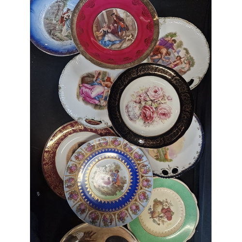 89 - A large selection of collectable plates.  Vintage and antique, includes Woolstone, Staffordshire and... 