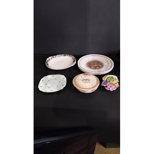 94 - Various plates,cups, saucers including wedgwood, phoenix ware,Meakin and a chokin vase