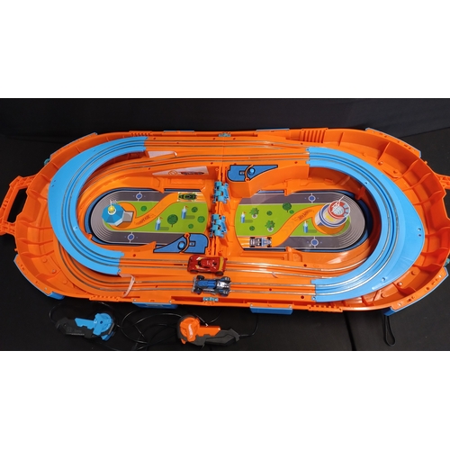 151 - Hot Wheels Carrying Case Slot Car Race Track Set 1:64 Track 2 Controllers 2 Cars