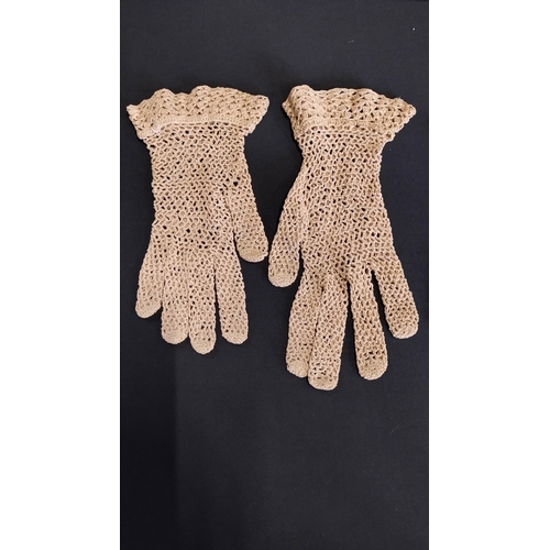 186 - 2 Pairs of vintage crochet ladies gloves one pair beige, one pair White