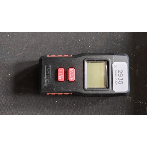 180 - MP3 player and two moisture meters