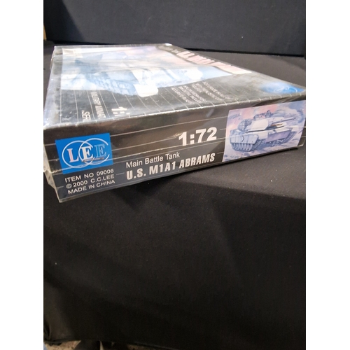 320 - L.E.E model kit.  Military model kit.  Main battle tank US. M1A1 Abrams no.09006.  Scale 1:72.  Seal... 