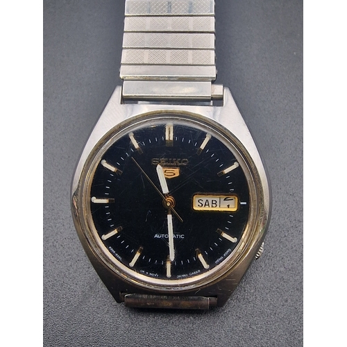 218 - A mens SEIKO watch with metal  stretch strap.