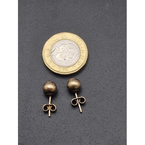 219 - A pair of 9ct ladies ball stud earings.  
Weight approximately 1.43g
Hallmarked on the stem.